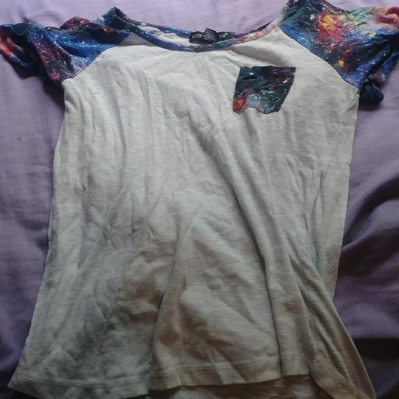 tshirt - Picture 1 of 2